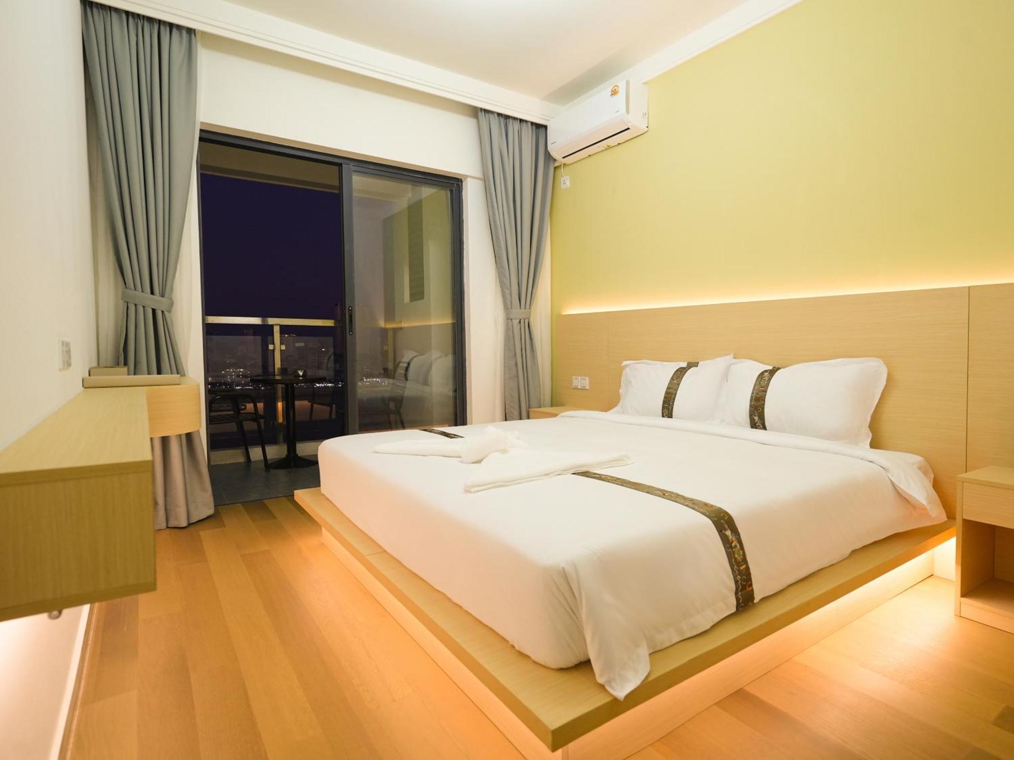 X One Hotel Phnom Penh Bagian luar foto