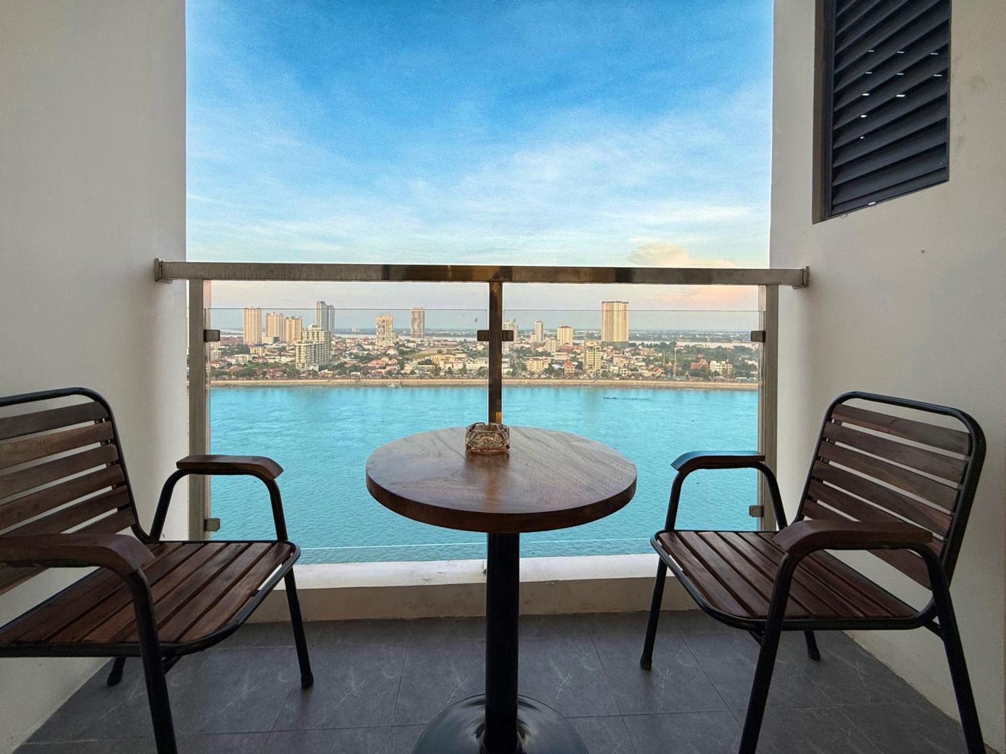 X One Hotel Phnom Penh Bagian luar foto