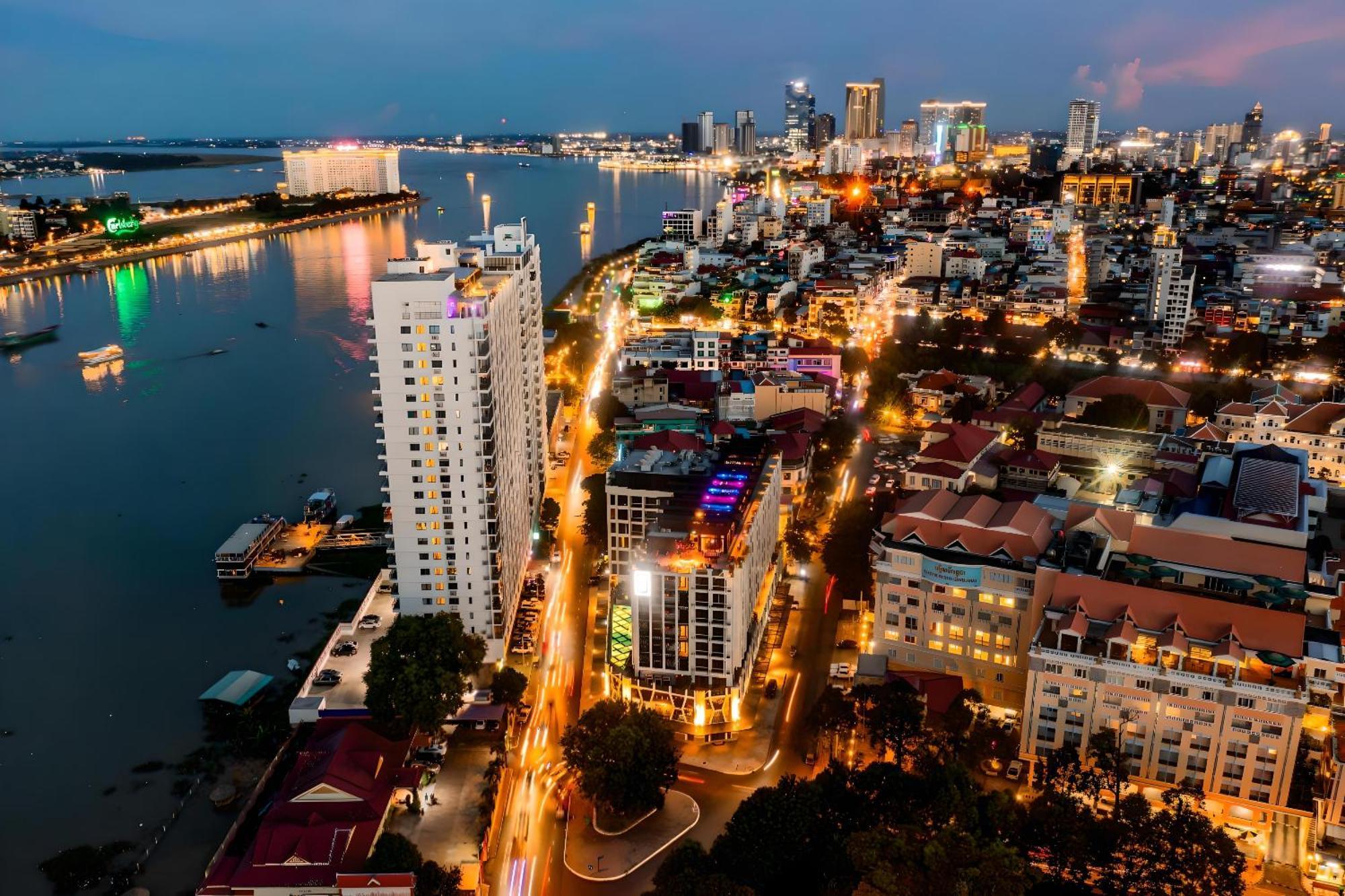 X One Hotel Phnom Penh Bagian luar foto