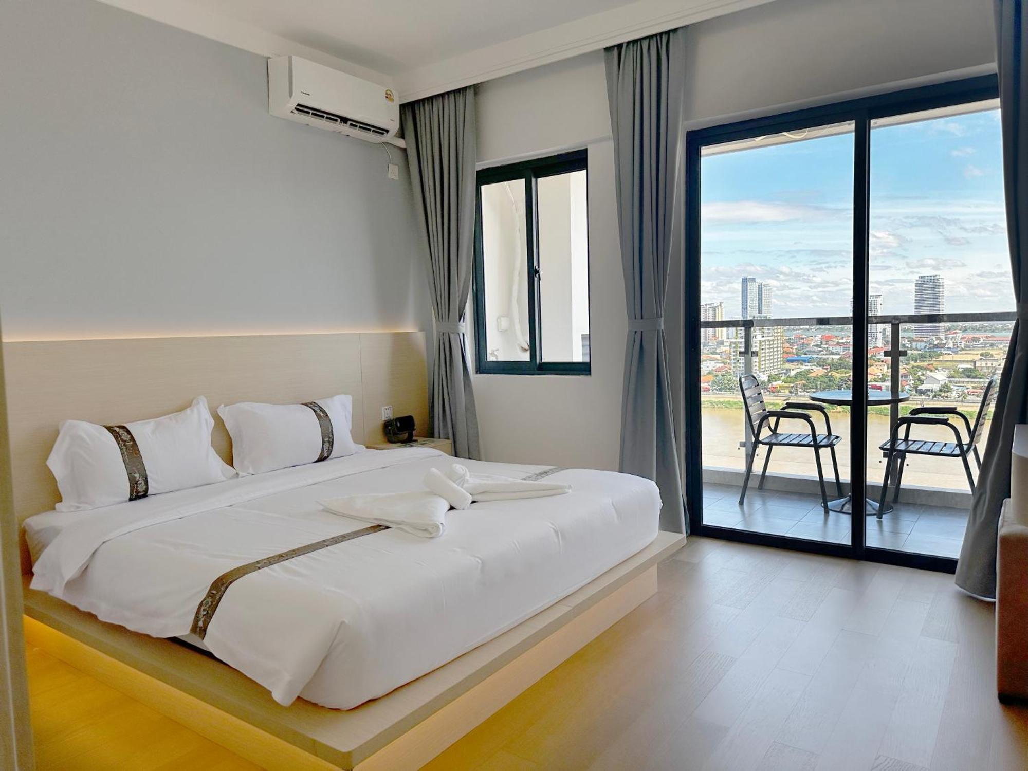 X One Hotel Phnom Penh Bagian luar foto