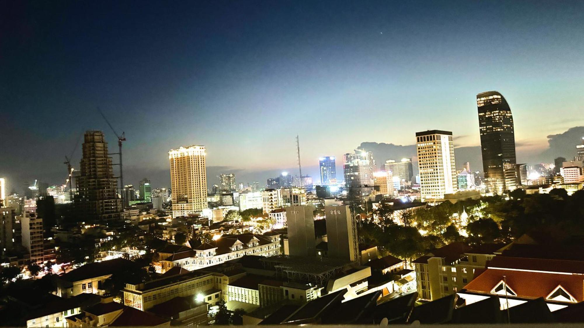 X One Hotel Phnom Penh Bagian luar foto